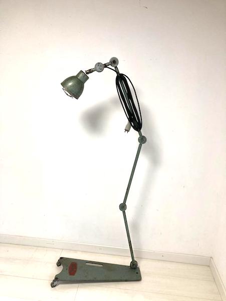 Ancienne lampe de garage Desvil - deco garage ancien
