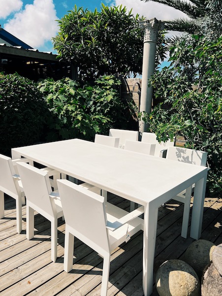 Grande table et 6 chaises de jardin VONDOM<br>80cm H x 120 x 220<br>2500€