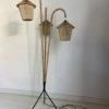 Lampadaire vintage tripode en métal et corde – Image 3