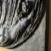 Bas-relief Surfeuse dans la vague – Image 2