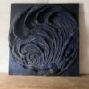 Bas-relief Surfeuse dans la vague – Image 10