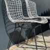 Paire de chaises Wire en métal Bertoia – Image 15