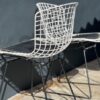 Paire de chaises Wire en métal Bertoia – Image 13