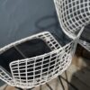 Paire de chaises Wire en métal Bertoia – Image 12