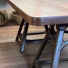 Grande table avec pieds indus – Image 5
