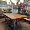 Grande table avec pieds indus – Image 4