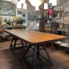 Grande table avec pieds indus – Image 8