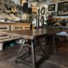 Grande table avec pieds indus – Image 11