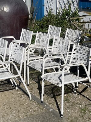 Série de 10 fauteuils de jardin en métal perforés
